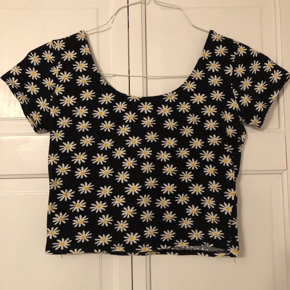 Black daisy patterned crop top